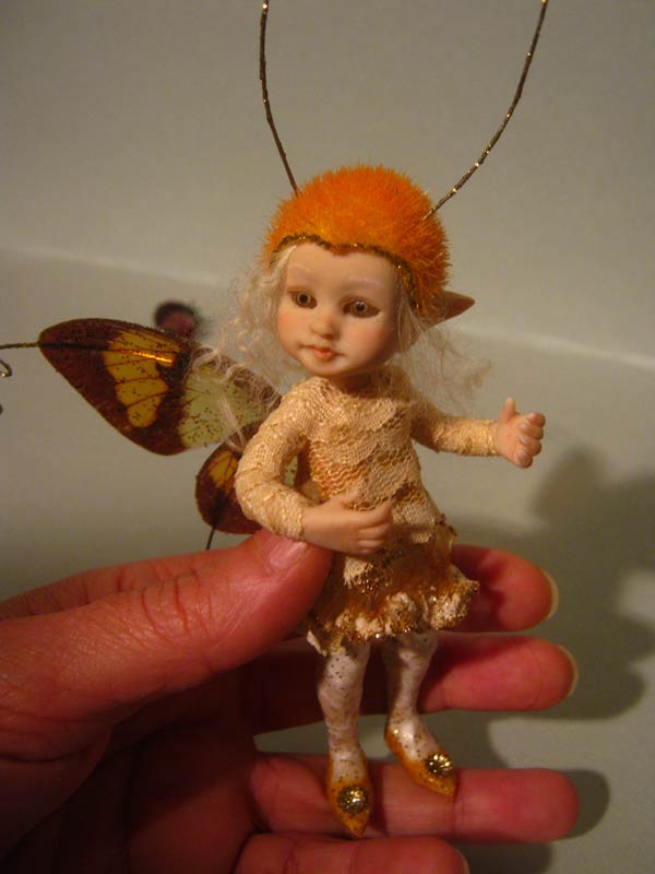 Little Fairy fae Mabel and the blackberries